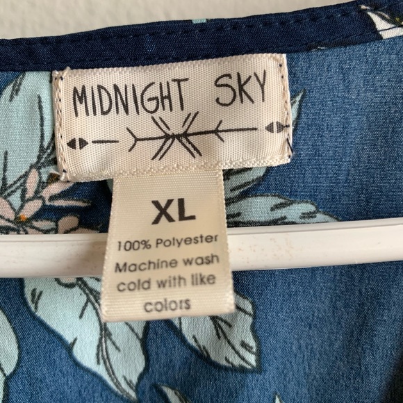 Floral Wrap Around - Picture 2 of 4